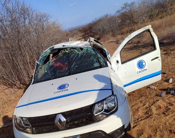 Funcionário da Cagepa se envolve em acidente na tarde desta quarta-feira (04), na BR-361, próximo a Olho d'Água