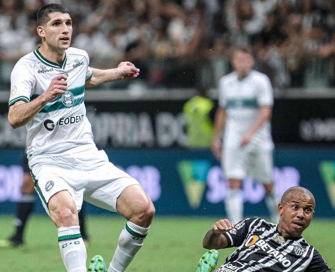 Slimani decide, Coritiba vence de virada e impõe primeira derrota ao Atlético-MG na Arena MRV