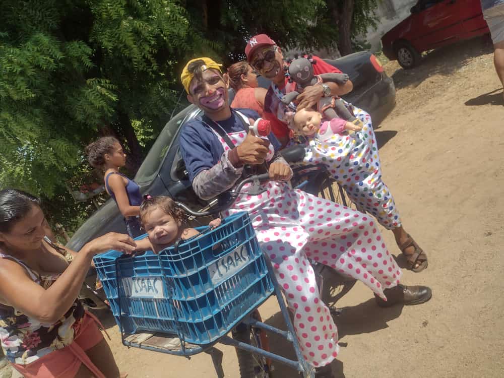 Caravana da Alegria: Grupo Impacto distribui 5.400 kits e brinquedos para crianças de bairros da Zona Sul de Patos