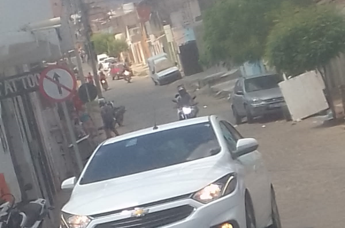 Cabeleireiro é baleado dentro de salão, em tentativa de homicídio na cidade de Itaporanga; veja vídeo