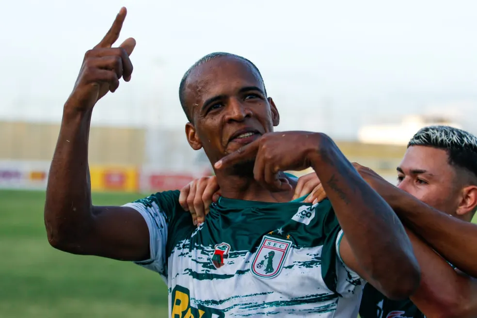 Treze e Nacional de Patos têm interesse na contratação do volante Daniel Costa