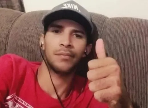 Jovem que morreu após ser alvejado a tiros dentro de carro, no bairro Santo Antônio, será sepultado na tarde desta terça (17), em Condado