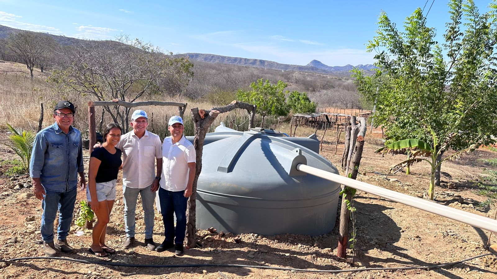 Moradora comemora instalação de cisterna na zona rural de Patos