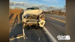 Carro pega fogo após colisão frontal com outro veículo na BR-230, em Pombal