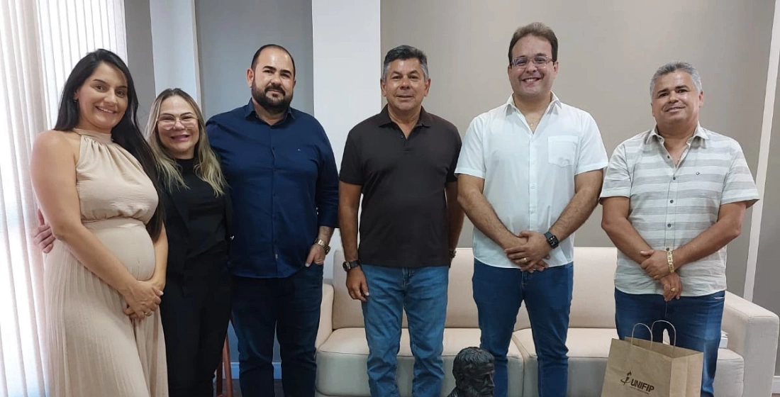 UNIFIP Vale: João Leuson Palmeira reúnse-se com representantes do município de Piancó-PB