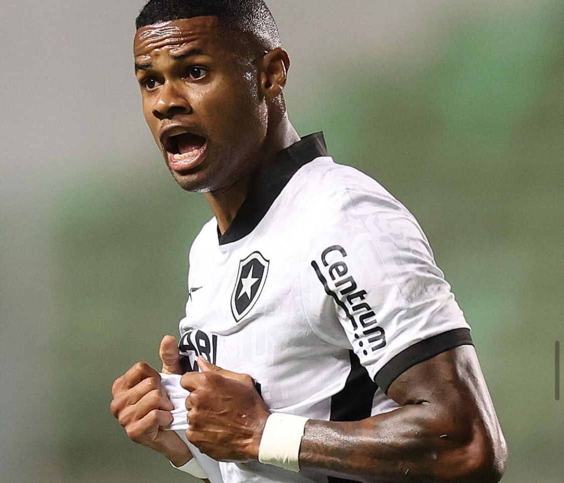 Botafogo vence o América-MG e dispara na liderança do Brasileirão; veja o resultado