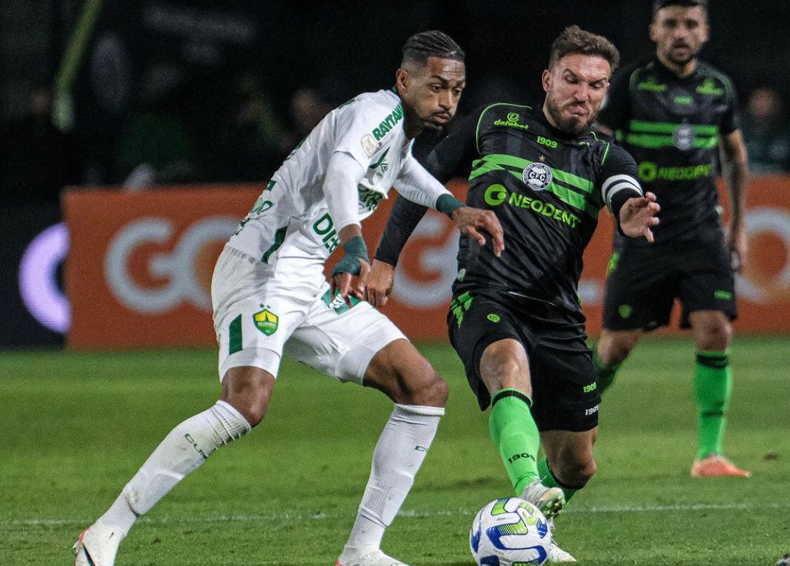 Cuiabá vence o Coritiba fora de casa e se afasta do Z-4 da Série A