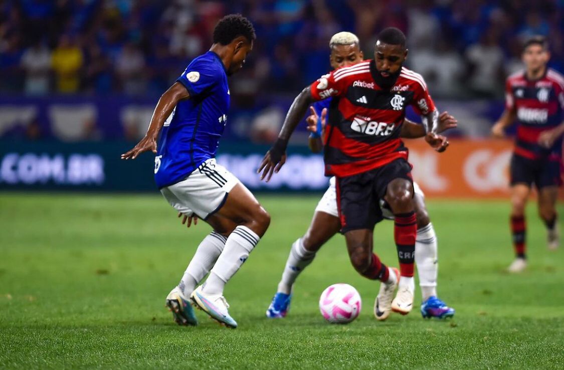 Flamengo vence Cruzeiro na estreia de Tite, retoma lugar no G-4 do Brasileirão e anima torcida