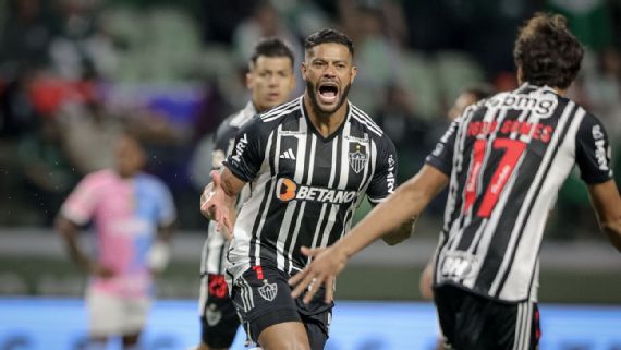 Dupla Hulk e Paulinho brilha, Atlético-MG bate Palmeiras sem Abel e embola briga pela Libertadores no Brasileirão