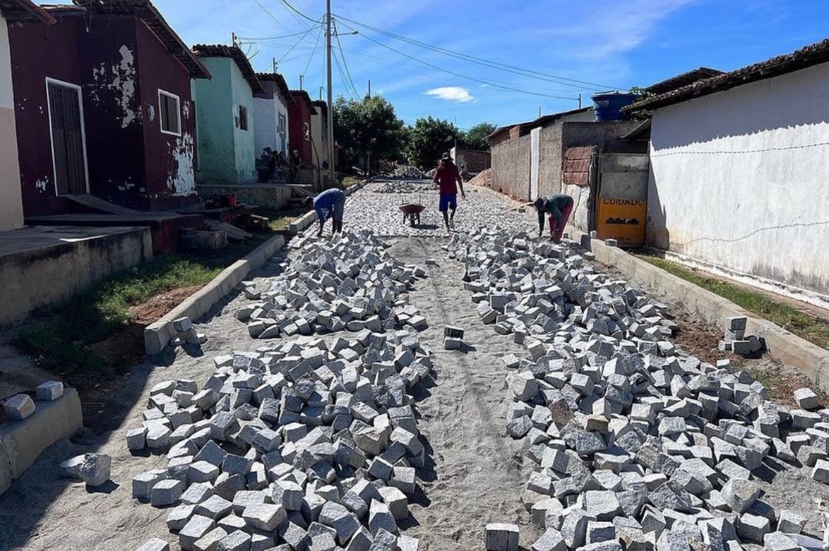 Prefeito Nabor Wanderley retomou as obras que estavam paralisadas e com novos investimentos está transformando Patos em um verdadeiro canteiro de obras