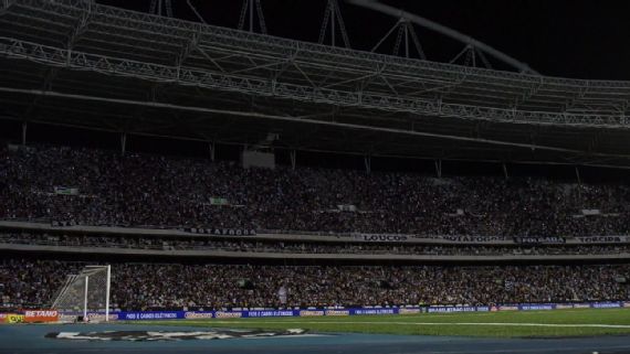 Botafogo x Athletico-PR é suspenso após quedas de luz e terá que ser jogado em outra data; partida ficou sem VAR