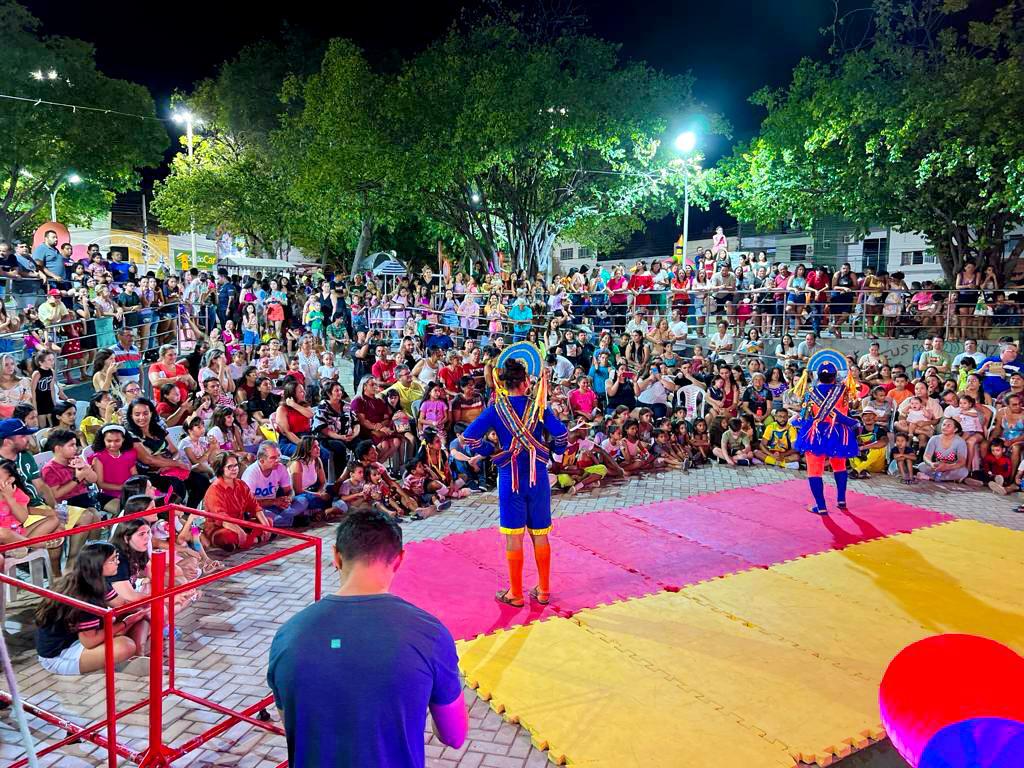 Bora Brincar na Praça: Dia de encanto e alegria, transformando Patos em um Mundo Mágico para as Crianças
