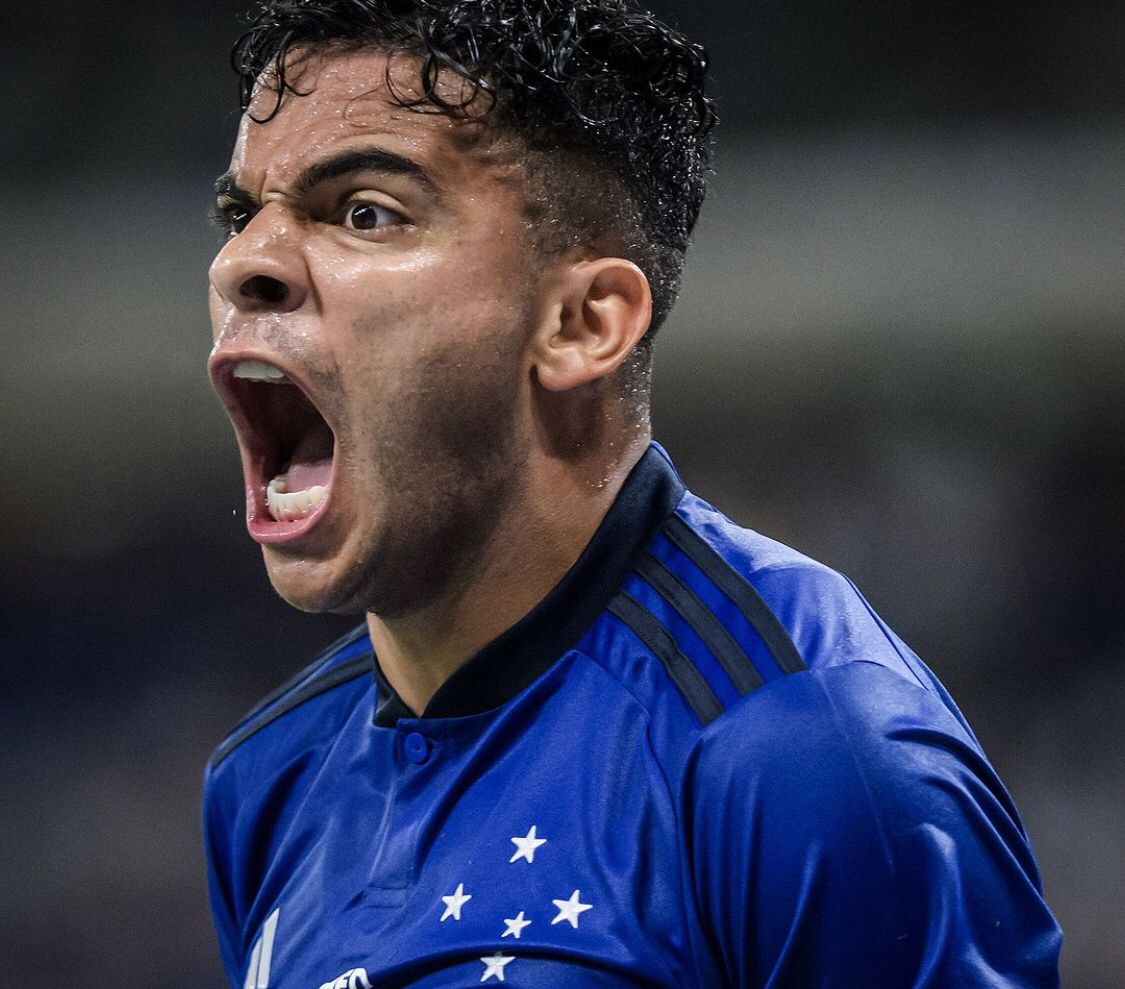 Cruzeiro bate Bahia em confronto direto, vence a 1ª no Mineirão em 2023 e respira na briga contra o Z-4