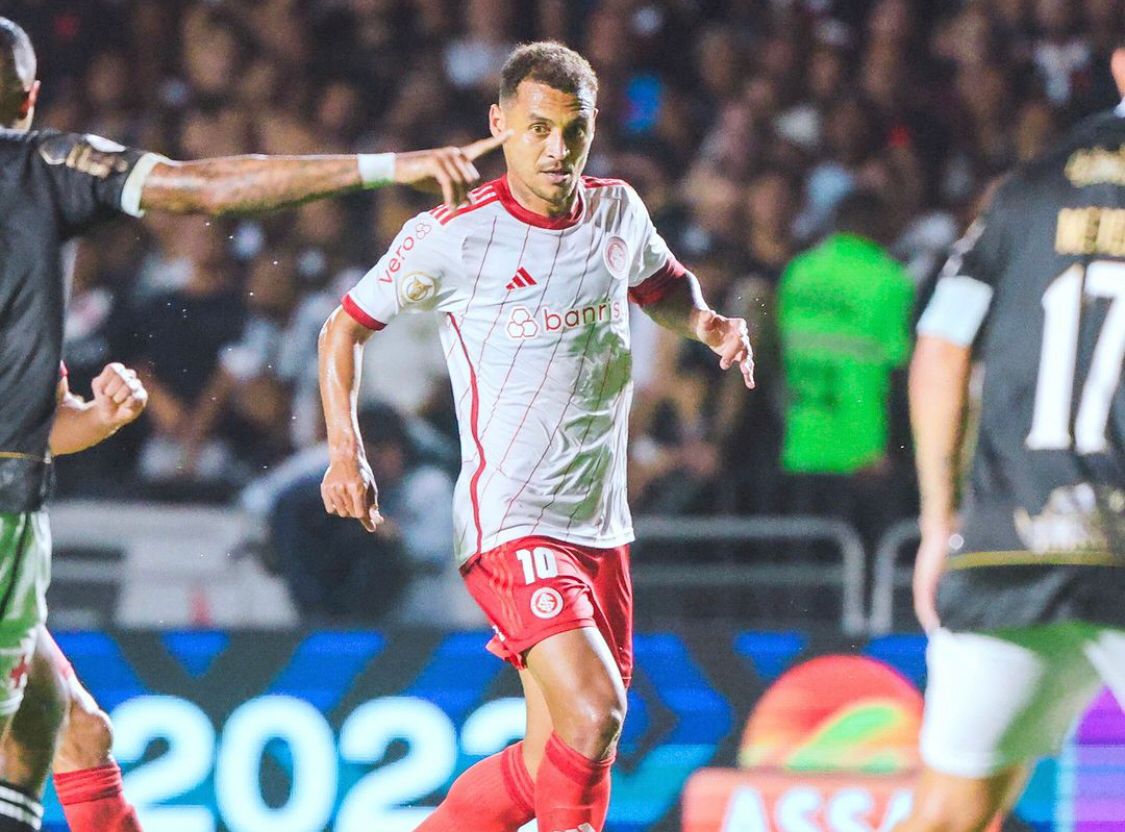 Internacional apronta em São Januário, Vasco é derrotado e se complica na briga contra o rebaixamento