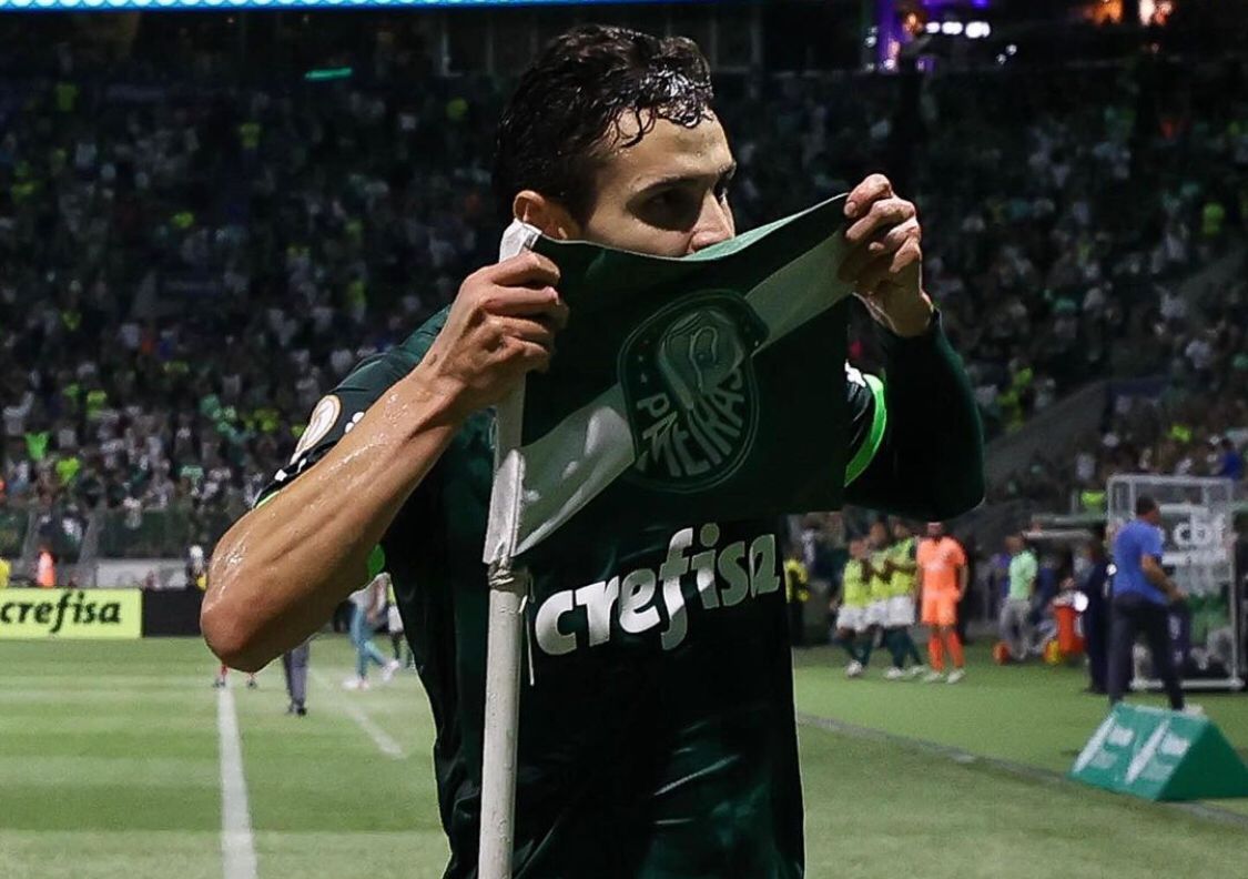 Palmeiras sofre, mas vence o Bahia em casa e assume vice-liderança do Brasileirão