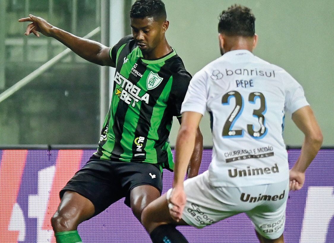 Suárez marca, Grêmio vence o América-MG e volta ao G-4 do Brasileirão