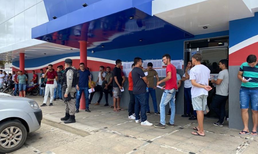 Provas do concurso público da PM e Corpo de Bombeiros movimentam a cidade de Patos neste domingo (29)