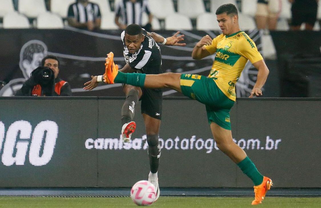 Botafogo perde para o Cuiabá em pleno Nilton Santos, desperdiça chance de disparar no Brasileirão e vê Palmeiras mais perto