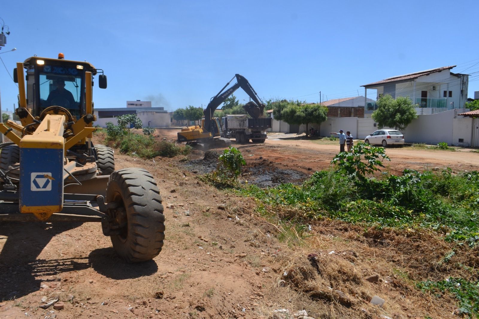 Bairros Salgadinho e Nova Brasília recebem Força-Tarefa de serviços de limpeza e iluminação pública