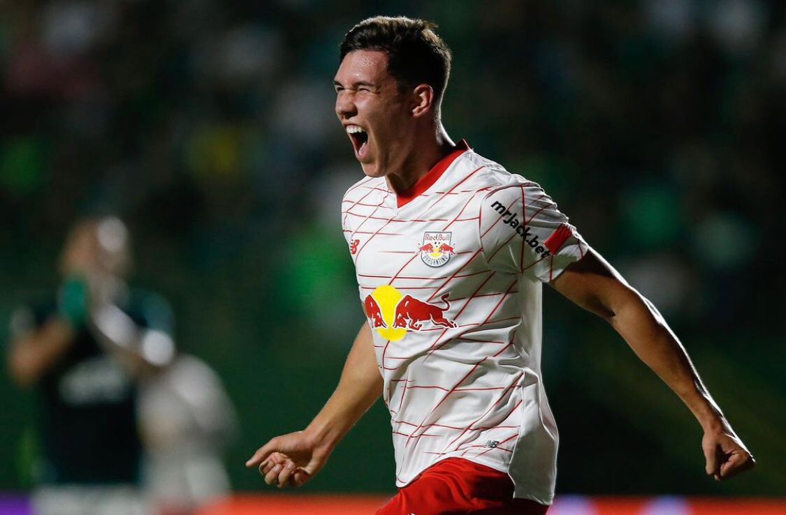 Red Bull Bragantino vence o Goiás e segue na cola de Botafogo e Palmeiras na briga pelo título Brasileirão