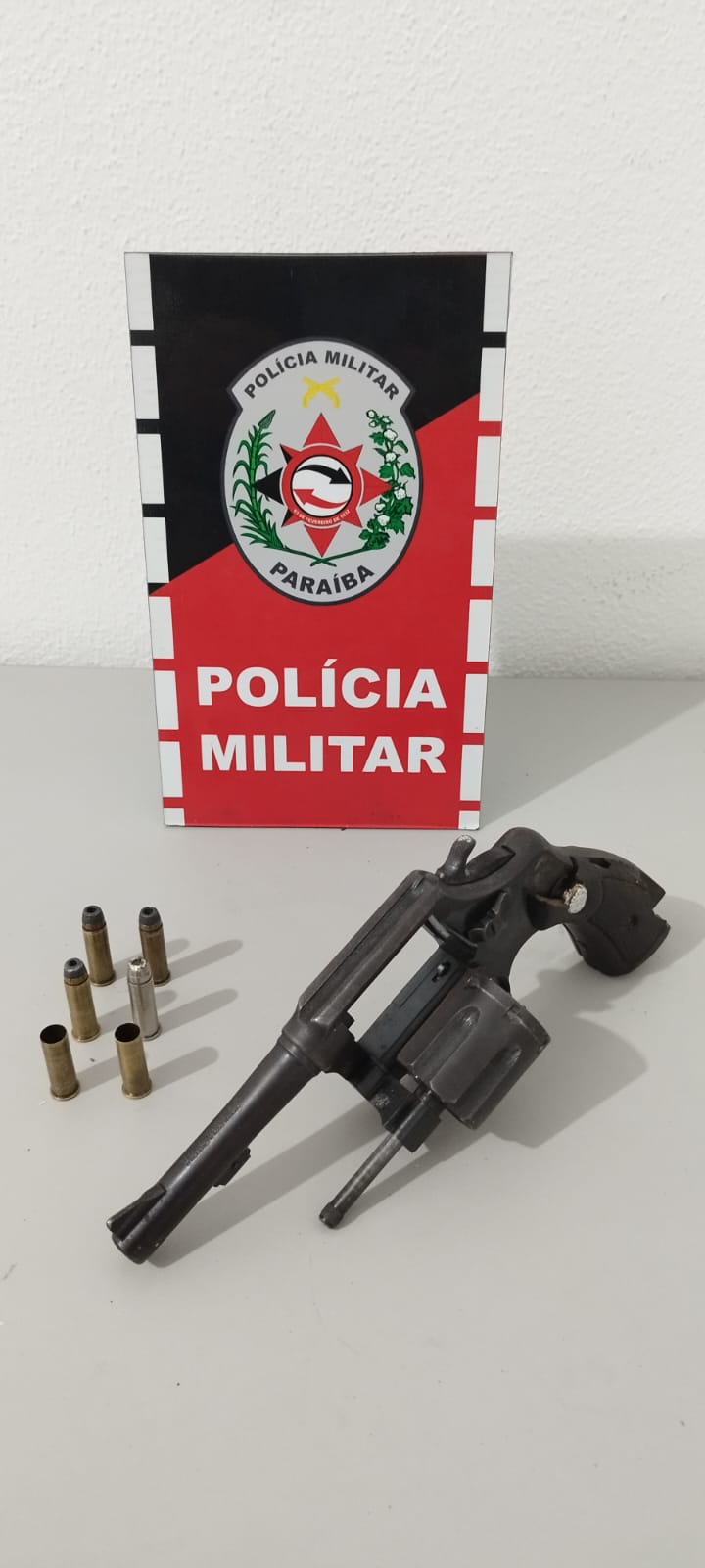 Polícia Militar apreende arma de fogo em Teixeira