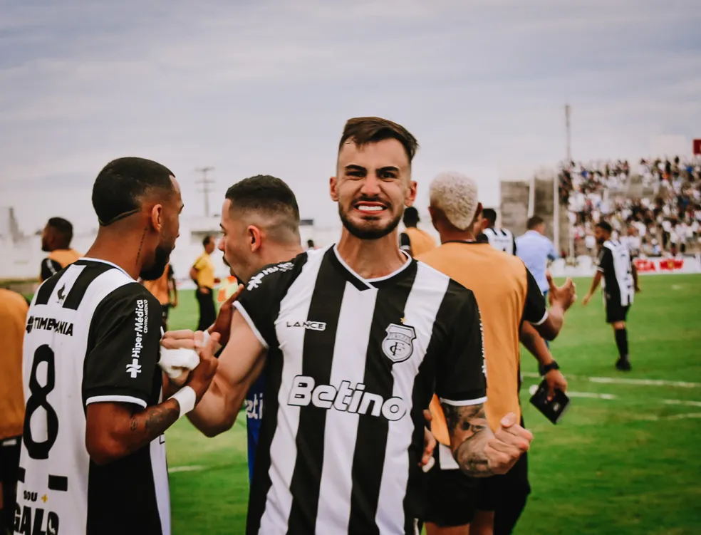 Atacante Vitão confirma retorno ao Treze para a temporada de 2024