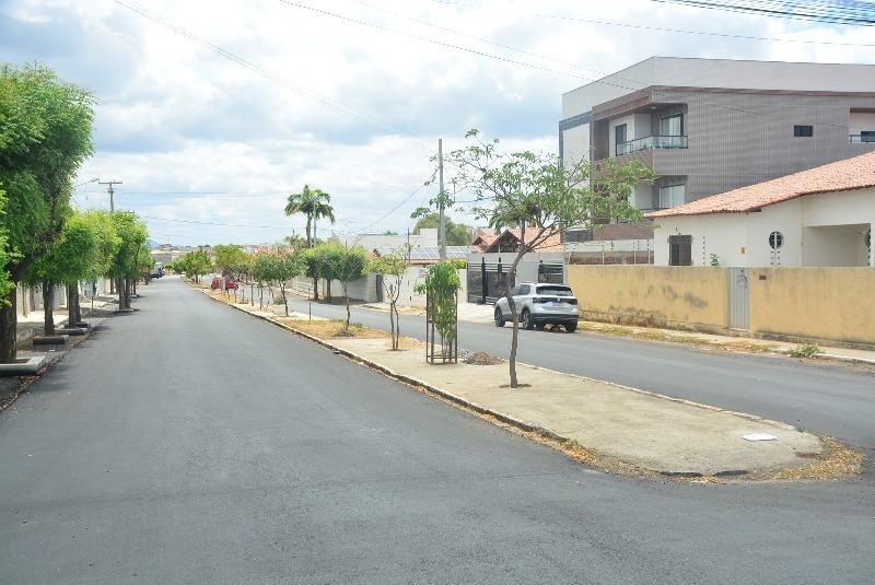 Obras de pavimentação asfáltica são iniciadas pela Prefeitura de Patos