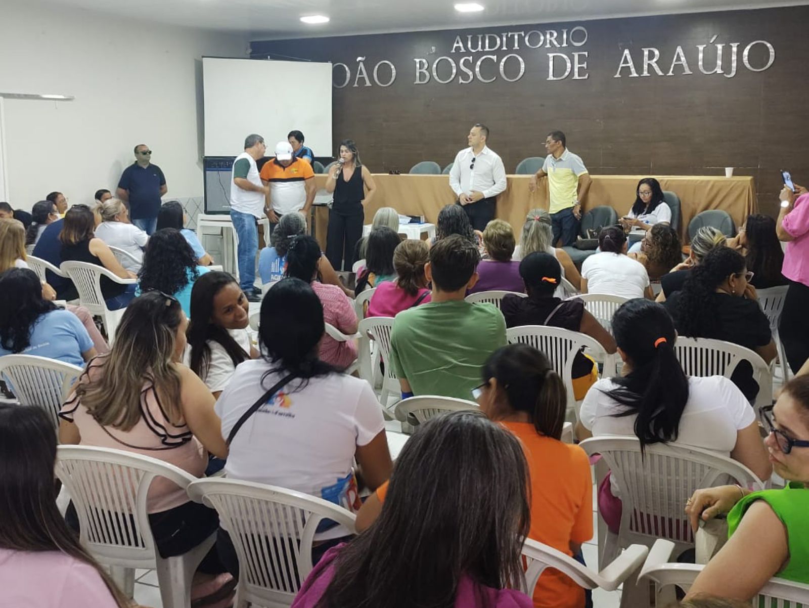 Agentes Comunitários de Saúde e de Combate às Endemias de Patos discutem pagamento do incentivo adicional e terço de férias em assembleia