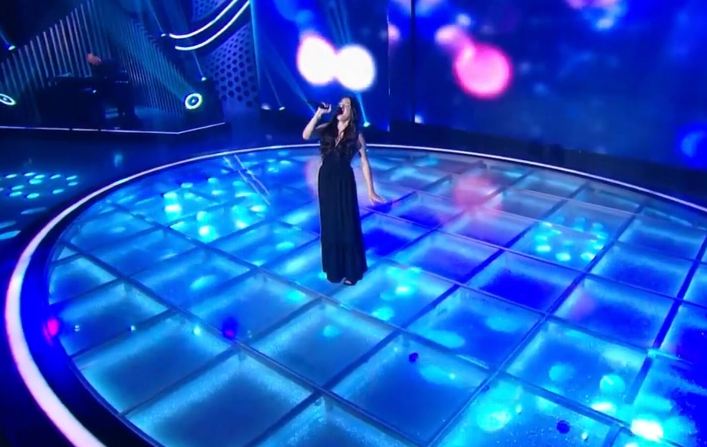 Confira como foi a apresentação da jovem cantora santerezinhense, Nycolly Ferreira, no Programa Raul Gil; veja vídeo