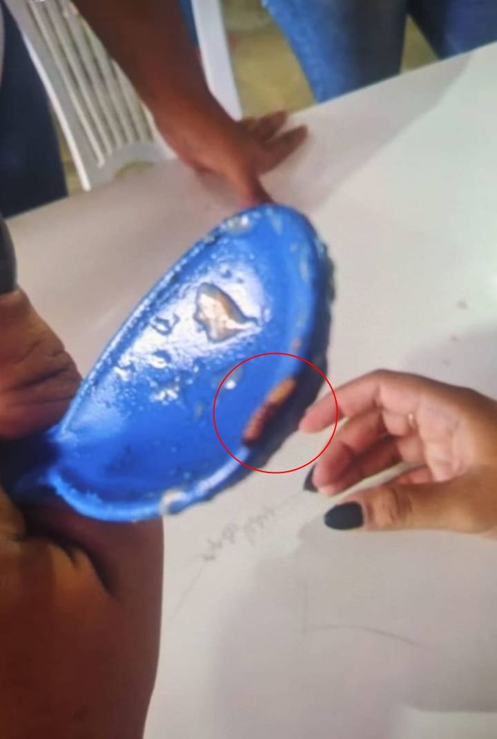 Alunos da Escola Estadual Antonia Araújo, em Patos, denunciam presença de larvas na merenda escolar