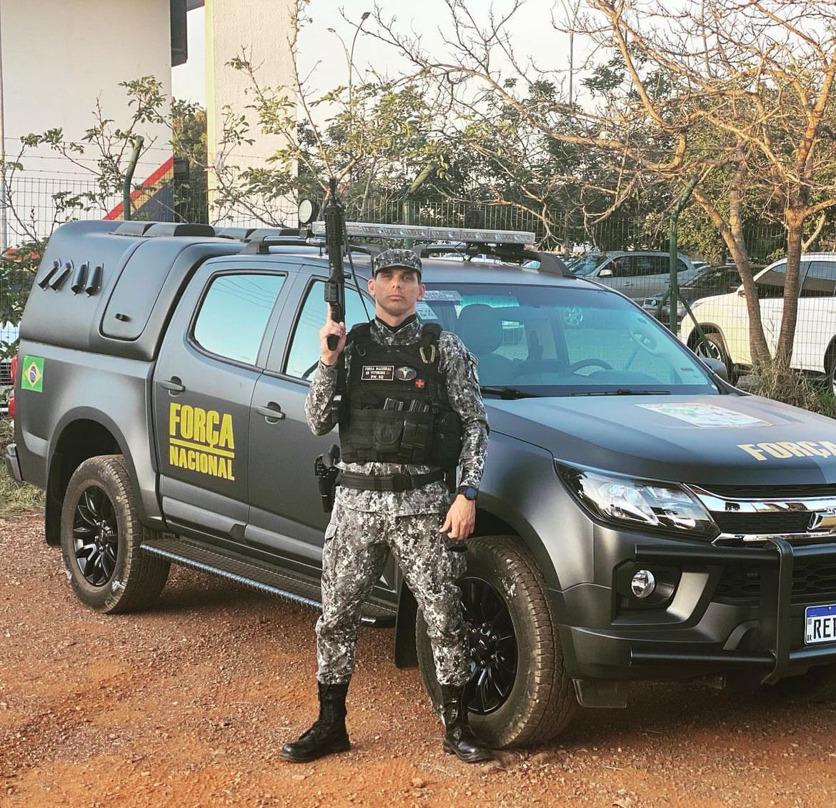 Família faz campanha para ajudar policial militar de Conceição que perdeu todos os movimentos do corpo após acidente com van da prefeitura