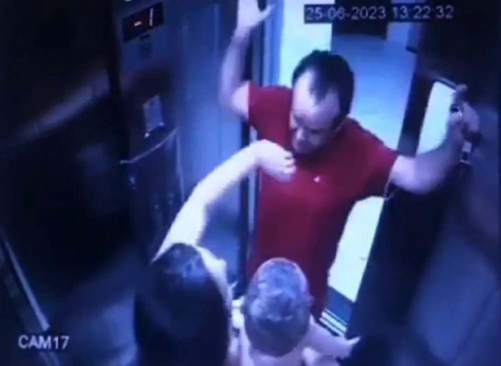 Câmera flagra homem agredindo mulher com criança nos braços dentro de elevador na Paraíba; veja vídeo