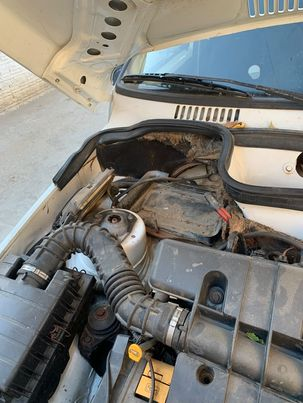 Mulher relata que bateria de carro foi furtada enquanto veículo estava estacionado no bairro da Maternidade, em Patos