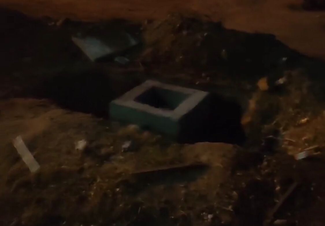 Morador do bairro Novo Horizonte reclama de falta de sinalização em buraco feito para obra de canal; prefeitura diz que será sinalizado