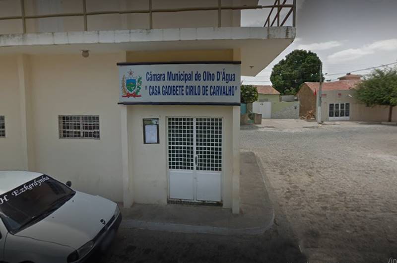 Vereador de Olho D'Água rebate prefeita e diz que recursos pedidos não seriam utilizados para pagar piso da enfermagem. Ouça