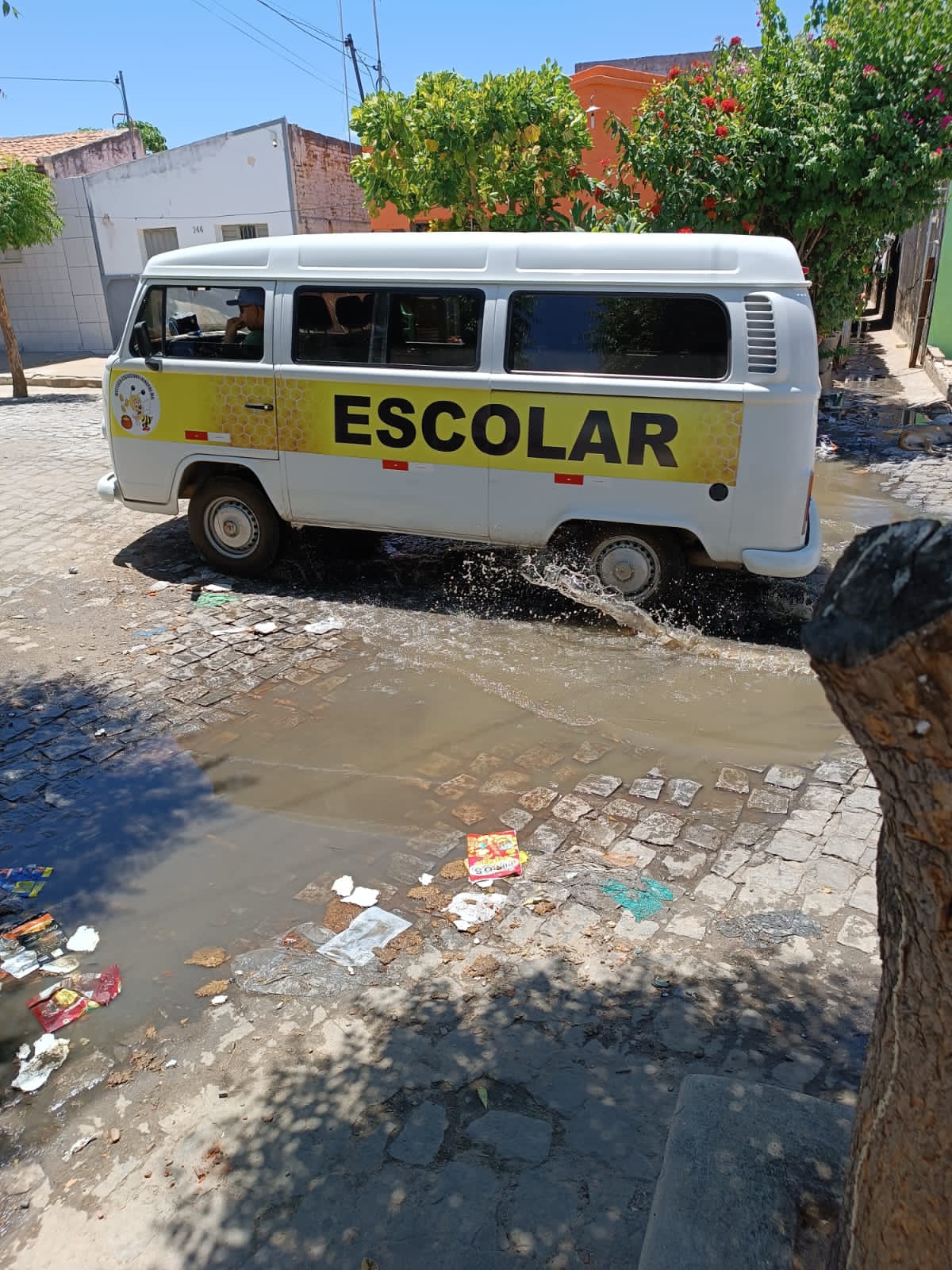 Vereador cobra providências sobre galerias estouradas no bairro Jatobá
