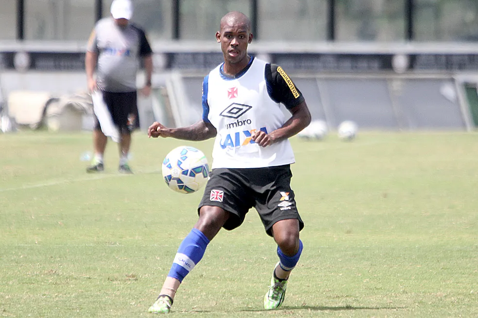 Com passagem pelo Vasco, Treze anuncia contratação do lateral Bruno Ferreira