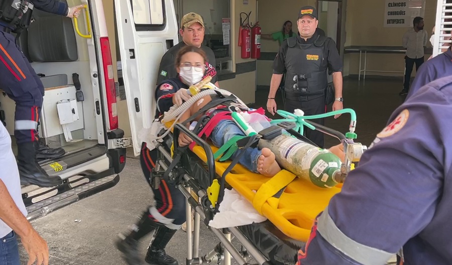 Garoto atropelado ao descer de ônibus escolar em Cajazeiras segue em estado grave e pai pede orações