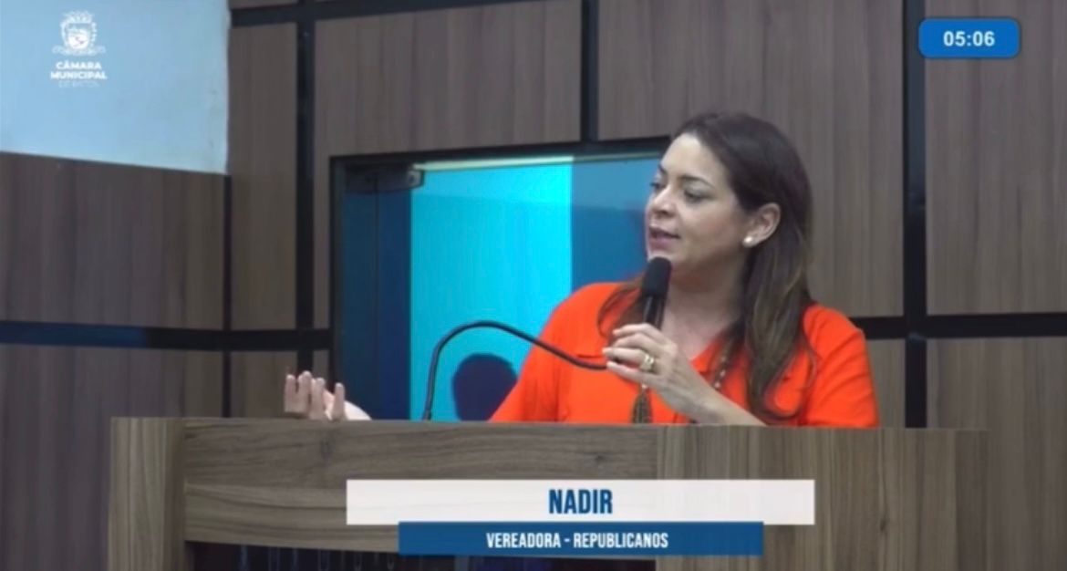 Vereadora Nadir Rodrigues solicita Voto de Pesar e presta homenagem na Câmara Municipal de Patos à família de Dona Lucinha da Pamonha. Veja vídeo