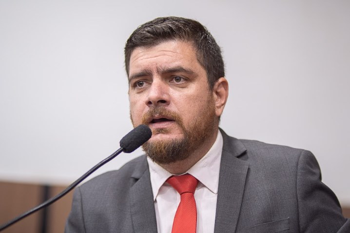 Jamerson Ferreira afirma que a criação de 25 cargos para as secretarias de Cultura e Juventude é trem da alegria