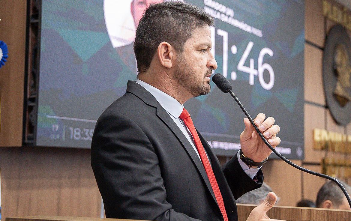 Vereador Willa da Farmácia celebra aprovação de Projeto de reorganização administrativa da Prefeitura com foco nos cargos em comissão do Município