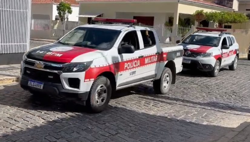 Sob efeito de drogas, homem é preso após quebrar eletrodomésticos na casa da mãe e assaltar mercadinho, em Pombal