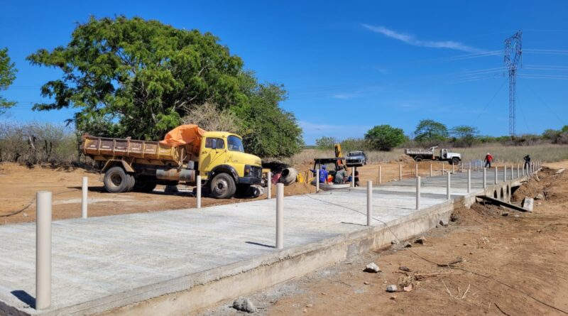 Construção da passagem molhada do sítio Pereiros segue em ritmo acelerado; obra deverá ser entregue nos próximos dias