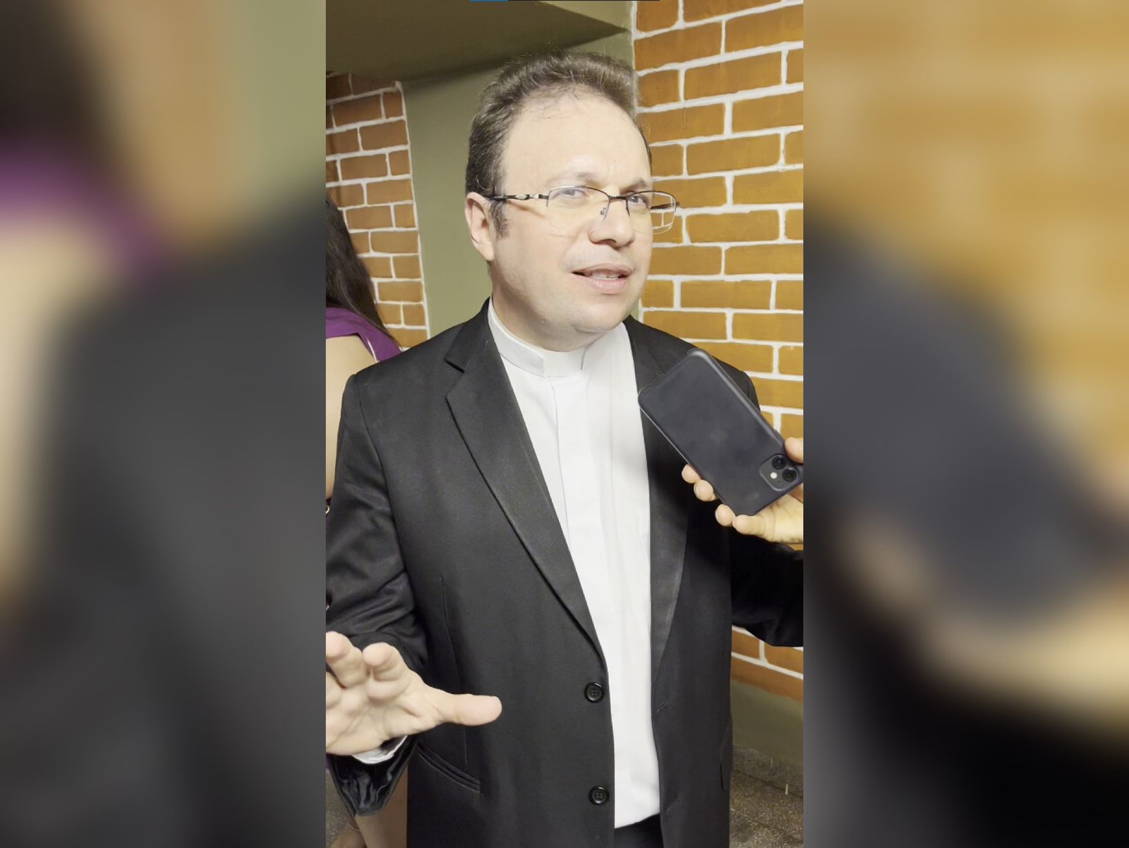 “Ao mudar seu coração é possível mudar o mundo”, diz Padre Fabrício ao receber da ALPB Medalha Epitácio Pessoa. Veja o vídeo   