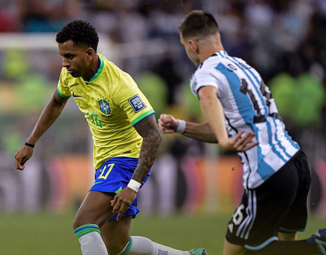 Brasil perde para Argentina em jogo marcado por confusão e amarga 1ª derrota em casa na história das eliminatórias com gritos de olé