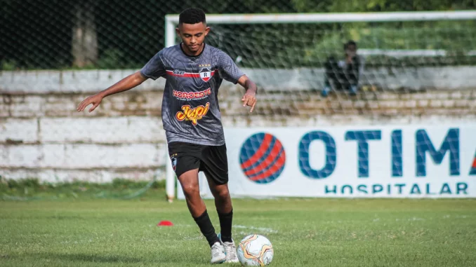 Destaque do Potiguar em 2023, meia assina contrato com o Sousa