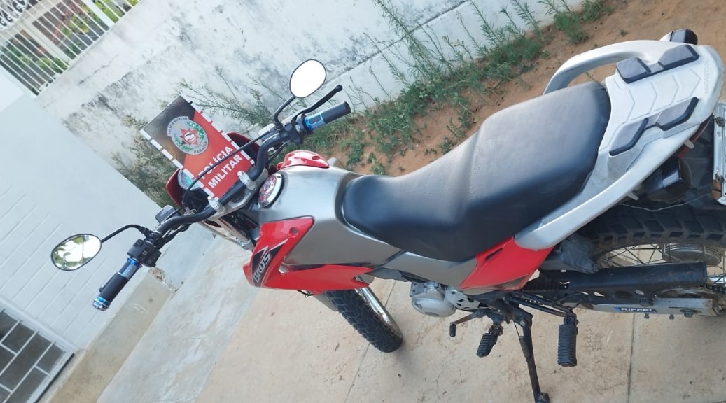Polícia Militar apreende veículo com indícios de adulteração nos sinais identificadores, em Teixeira-PB