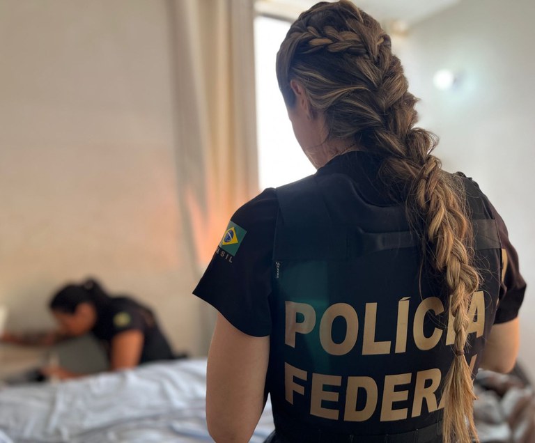 Polícia Federal cumpre mandado de busca e apreensão em Pombal, em operação nacional contra abuso sexual infantil