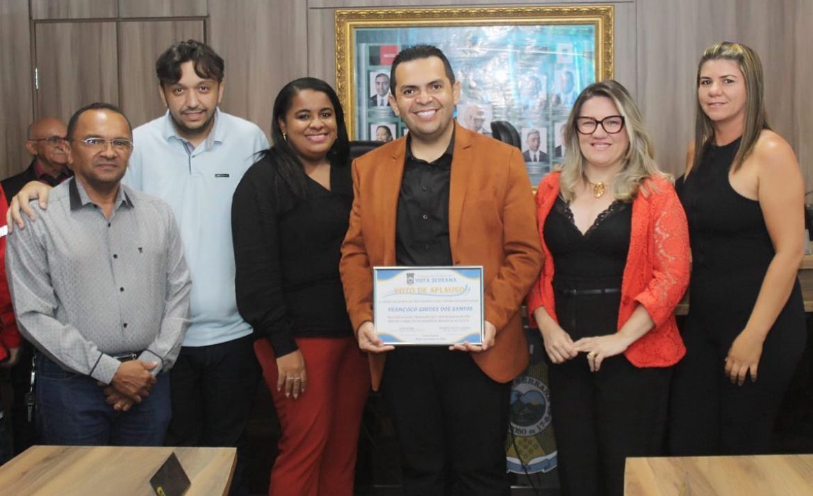 Diretor-Geral do Hospital Regional de Patos recebe homenagem da Câmara de Vista Serrana pelos avanços na saúde sertaneja