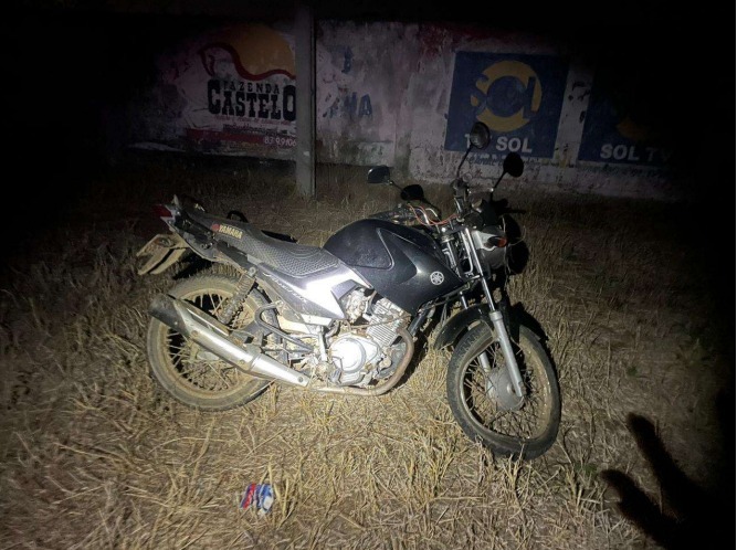 Três pessoas são detidas, uma delas em Santa Terezinha-PB, e mais dois veículos são recuperados pela PRF na Paraíba